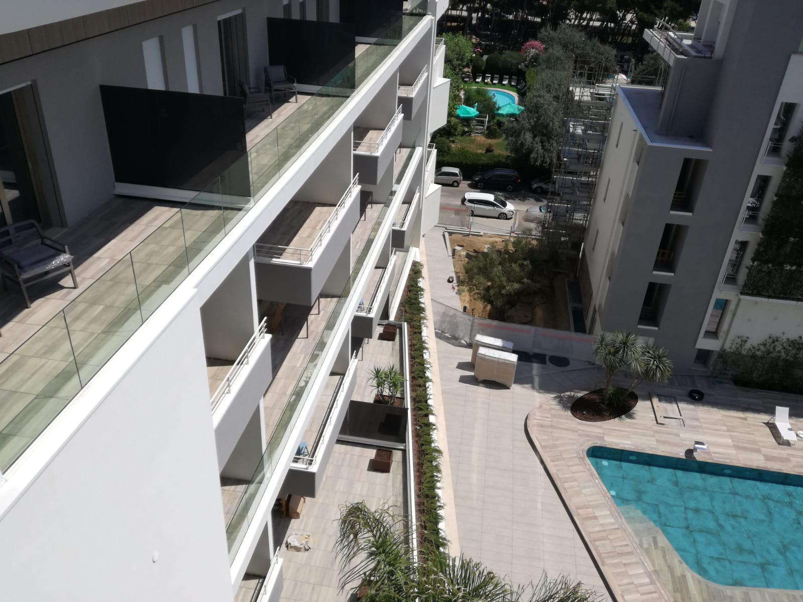 Balconi e Piscina Youmami Lifestyle Suite
